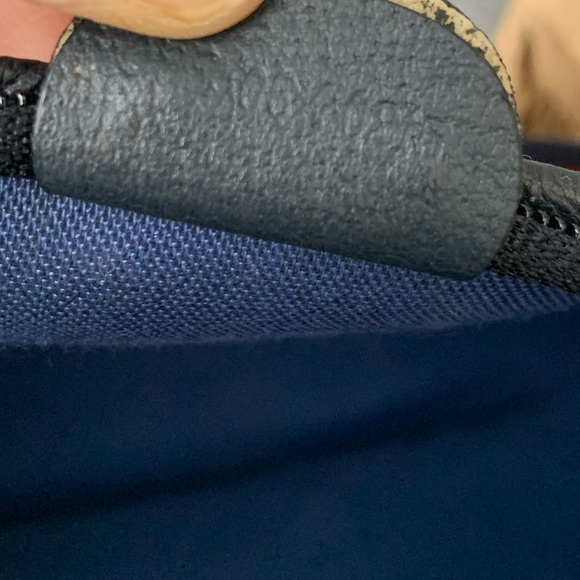 (61) GUCCI 80s Navy Large Tote - Picture 3 of 12